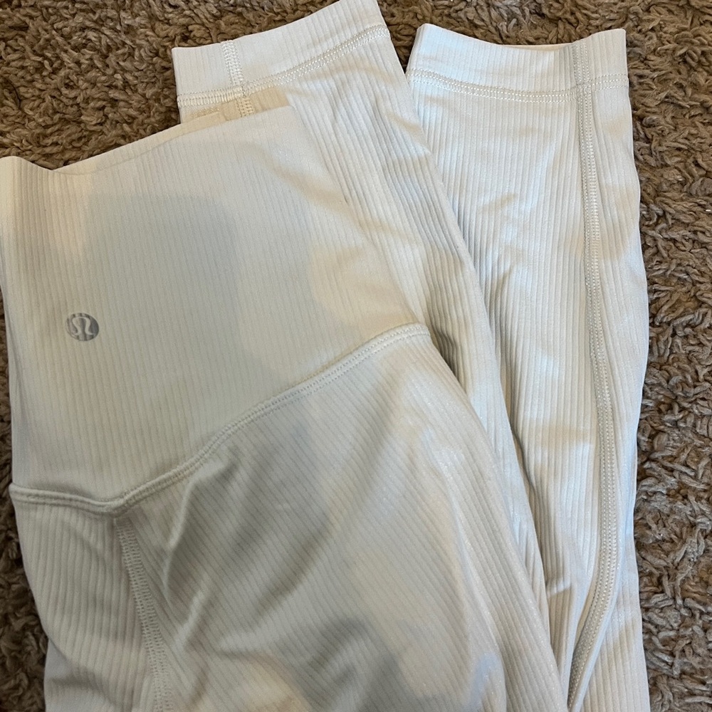 White Shiny Lululemon Ribbed Leggings size 4, ‘25 length